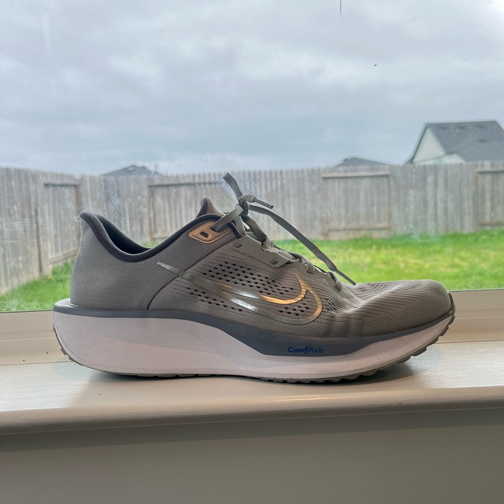 Nike Men's Gray Running Shoes